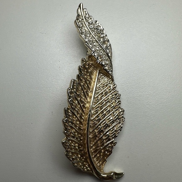 Vintage Sarah Coventry Brooch Signed Rhinestone Gold Tone Leaf  Pin 5424 G - Picture 9 of 10